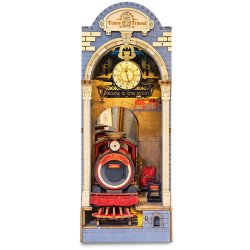 Bogreol miniaturehus byggest i tr med LED lys, Time Travel