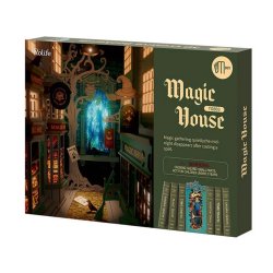 Bogreol miniaturehus byggest i tr med LED lys, Magic House