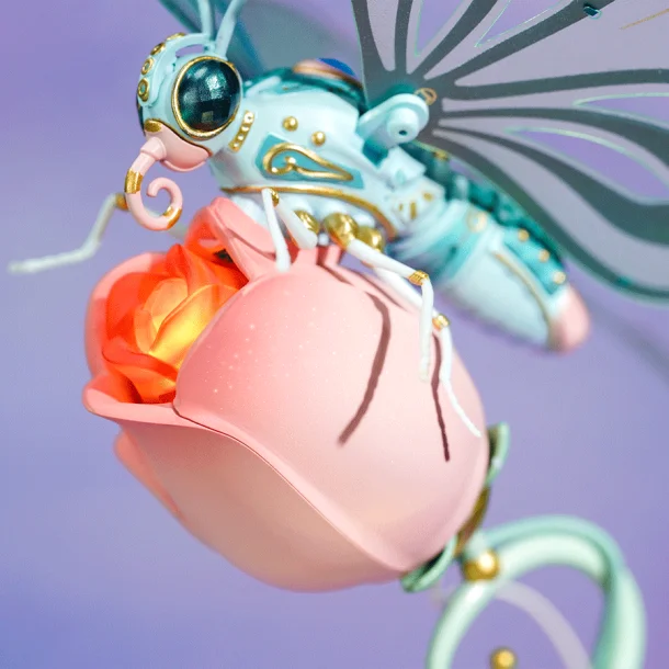 Mekanisk 3D byggest i metal og plast, sommerfugl p pink blomst