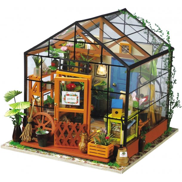 Miniaturehus byggest i tr med LED lys, Cathy's Flower House