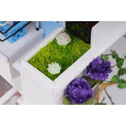 Miniaturehus byggest i tr med LED lys, Dora's Loft