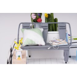 Miniaturehus byggest i tr med LED lys, Dora's Loft