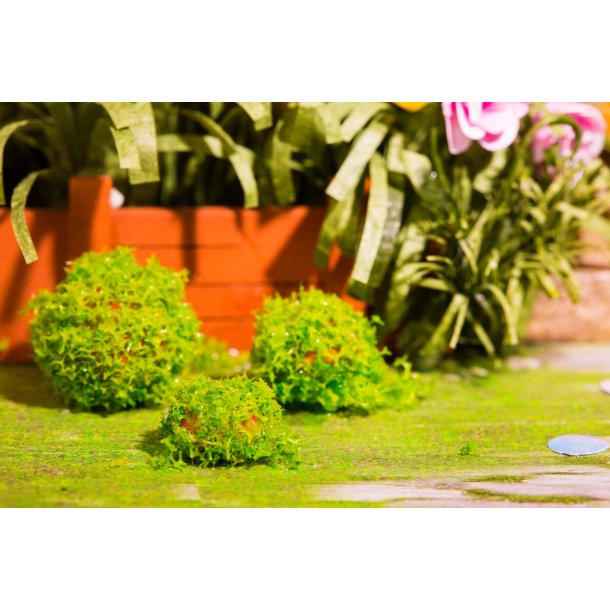 Miniaturehus byggest i tr med LED lys, Garden Entrance