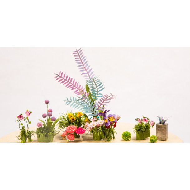 Miniaturehus byggest i tr med LED lys, Garden Entrance