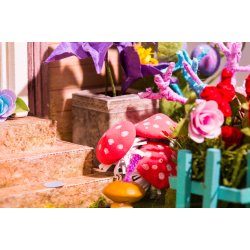 Miniaturehus byggest i tr med LED lys, Garden Entrance