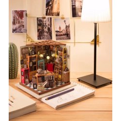 Miniaturevrelse byggest i tr med LED lys, Sam's Study